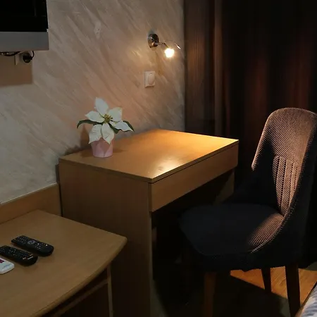 Moment Hotel 2*