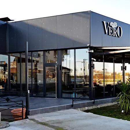 Ξενοδοχείο Moment 2*