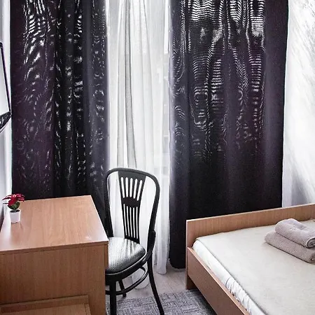 Ξενοδοχείο Moment 2*