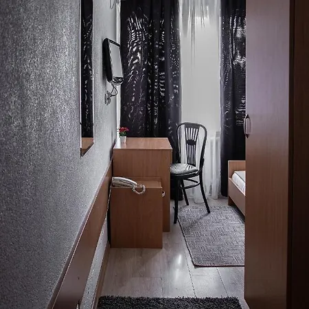 Ξενοδοχείο Moment 2*